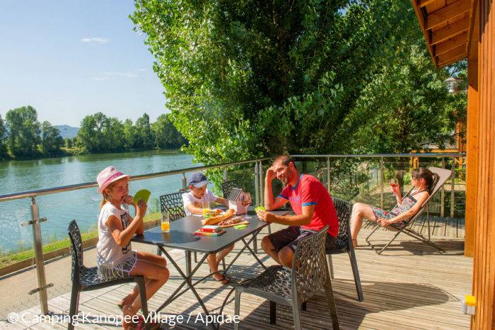 En Chalet en famille au camping KanopeeVillage de Trevoux